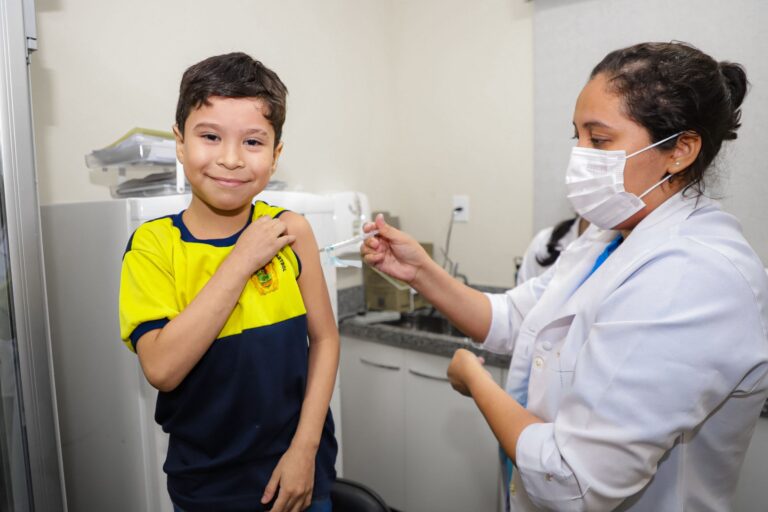 População deve ficar atenta para vacinação de crianças e adolescentes contra a dengue