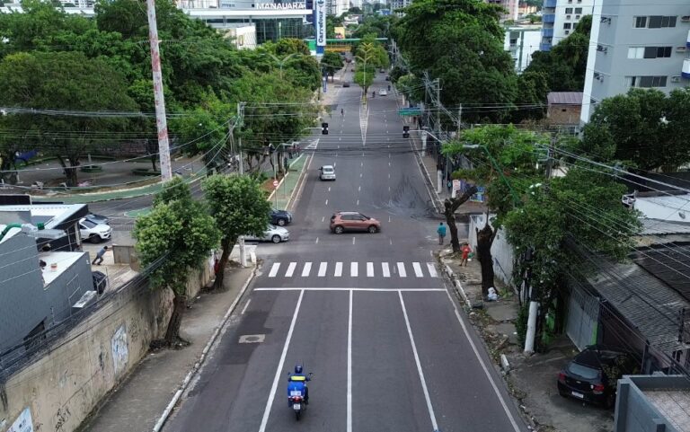 Novo semáforo é instalado no cruzamento das avenidas Umberto Calderaro e Belo Horizonte