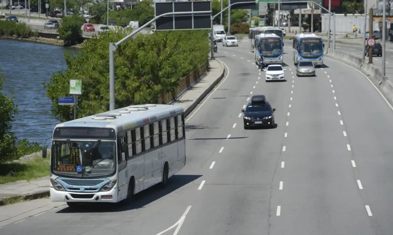 Transporte clandestino e falta de mobilidade pautam Caminhos da Reportagem