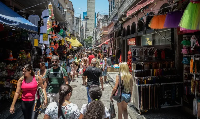 Confira o horário de funcionamento de shoppings e comércio na semana do Carnaval