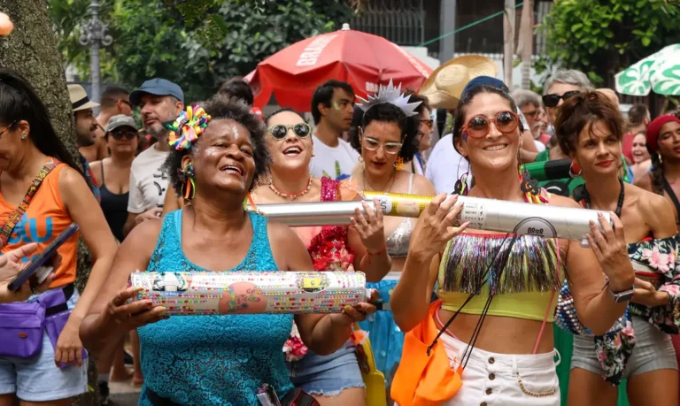 Maquiagens de Carnaval: produtos sem procedência podem causar alergias