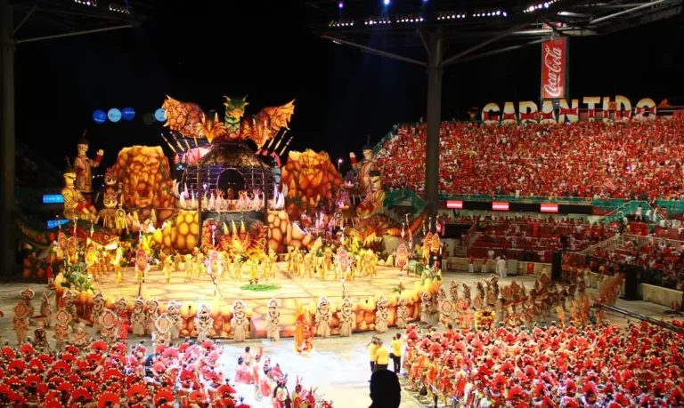 Carnaval do Amazonas continua com o Carnaboi na ilha de Parintins