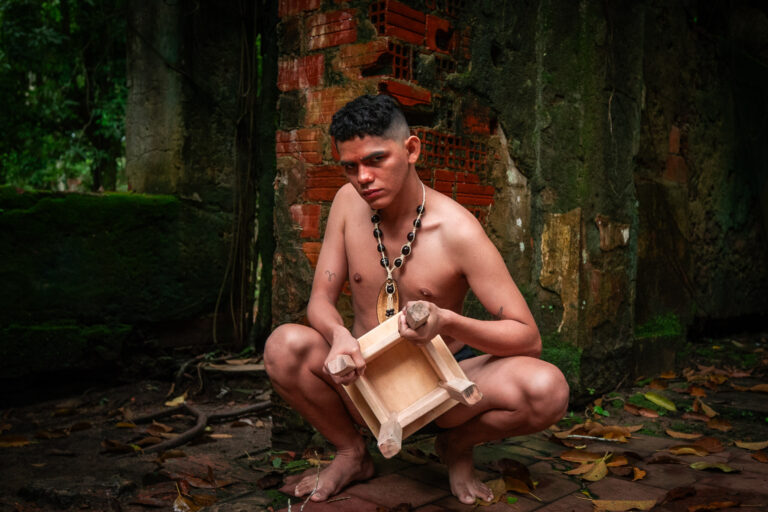 Espetáculo ‘A Ilha Profana do Cantagalo’ traz reflexões sobre a construção corporal dos animais encantados de Borba